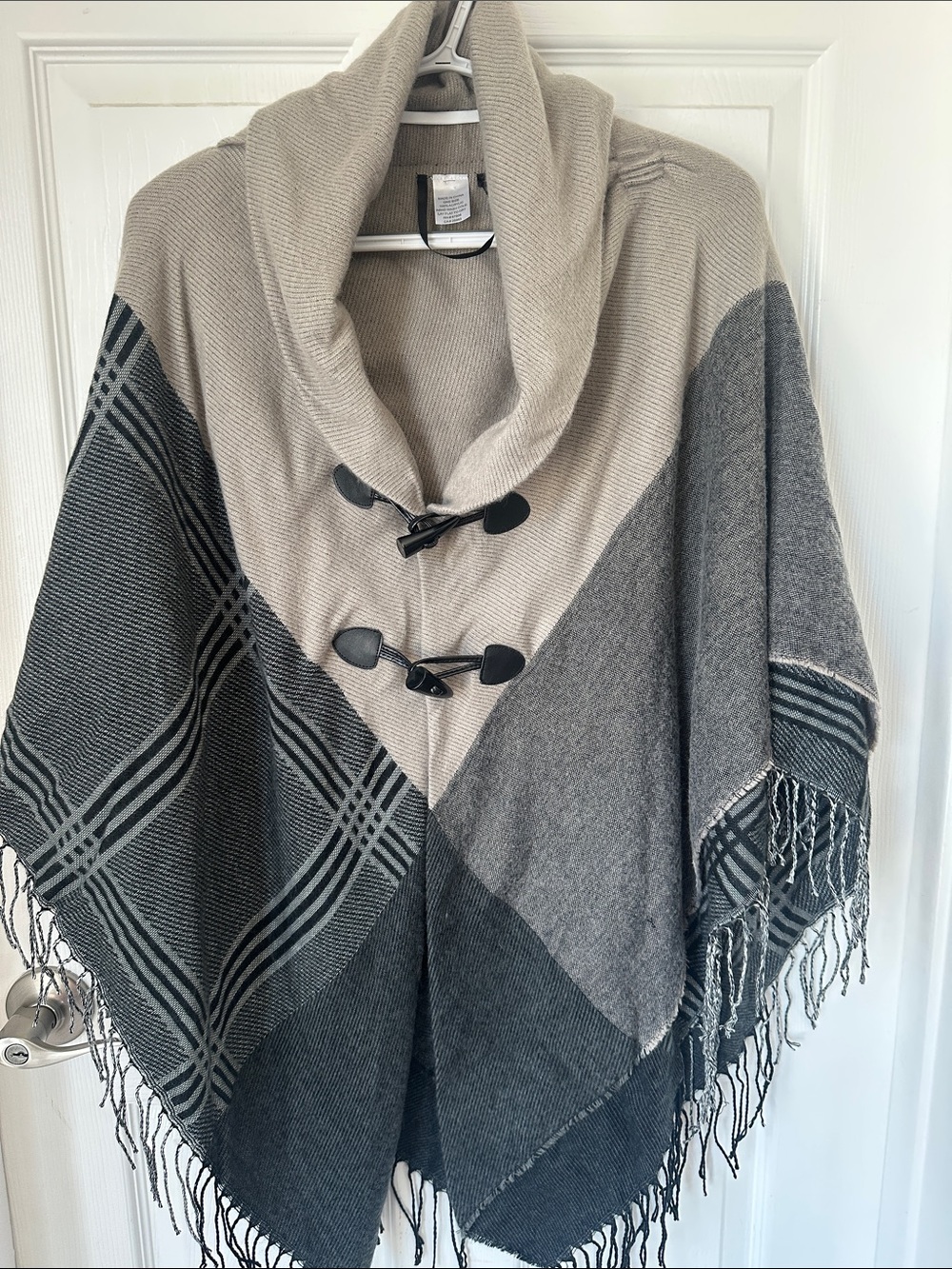 Vince Camuto Colorblock Knit Toggle Poncho Cape Fringe Shawl One Size Gray Taupe